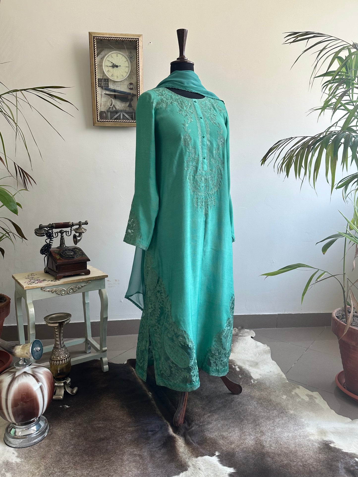 Aari Paisley